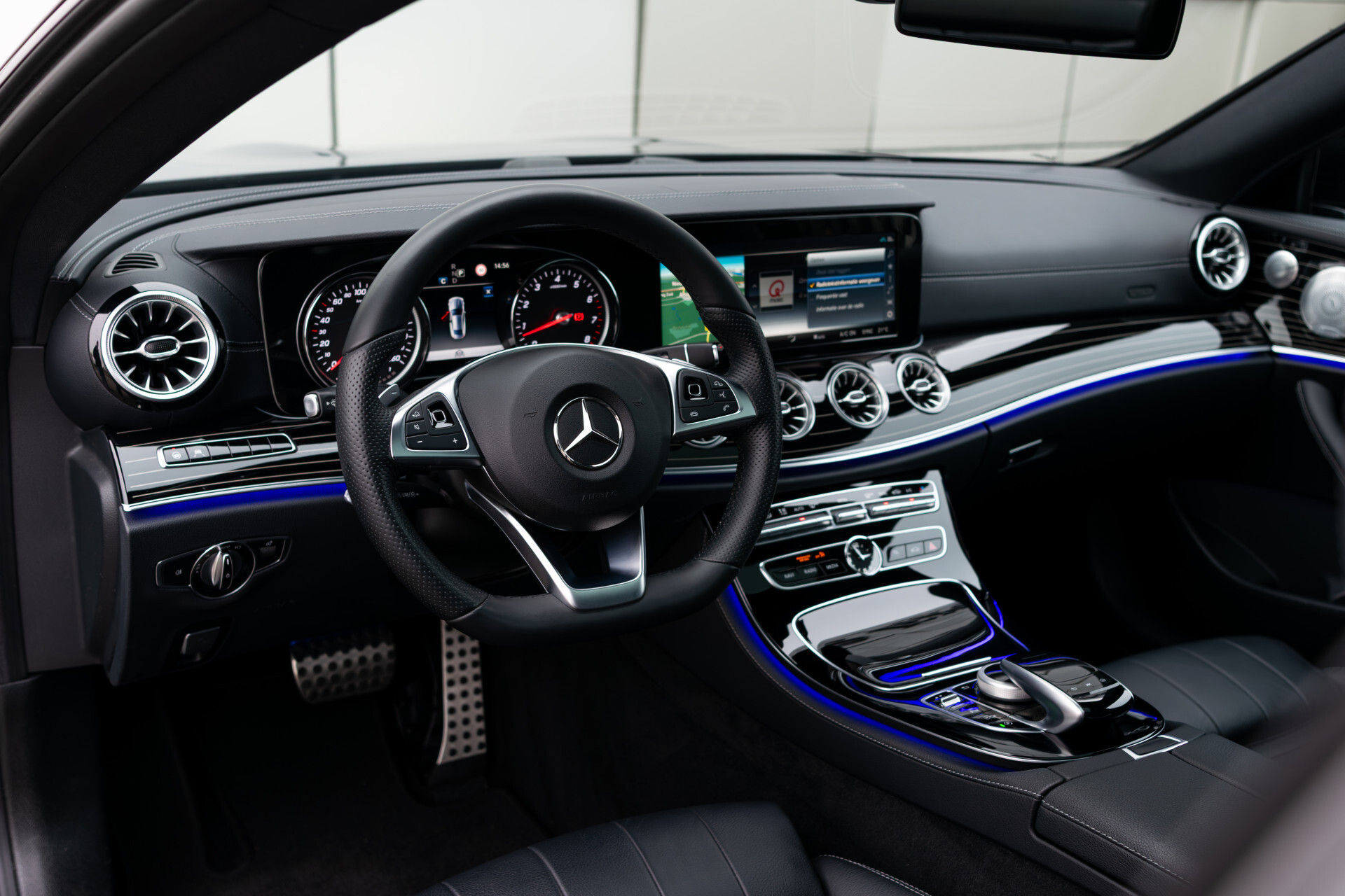 Mercedes-Benz E-Klasse Coupé 300 AMG Night | Pano | Keylessf | Distronic | Burmester | Mem | Flowing Lines Foto 6