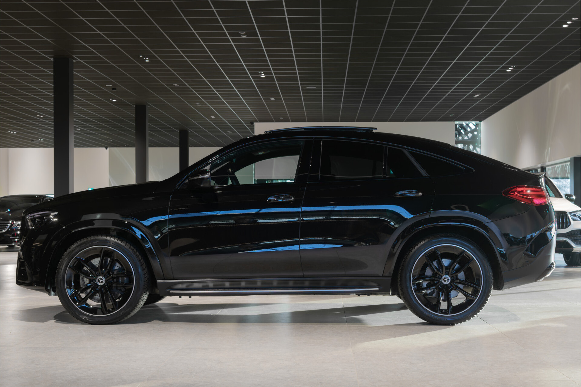 Mercedes-Benz GLE Coupé 450 d 4MATIC AMG Line Premium Plus Night | Luchtvering | ACC | HUD | Burmester | Keyless | Fabrieksgarantie Foto 4