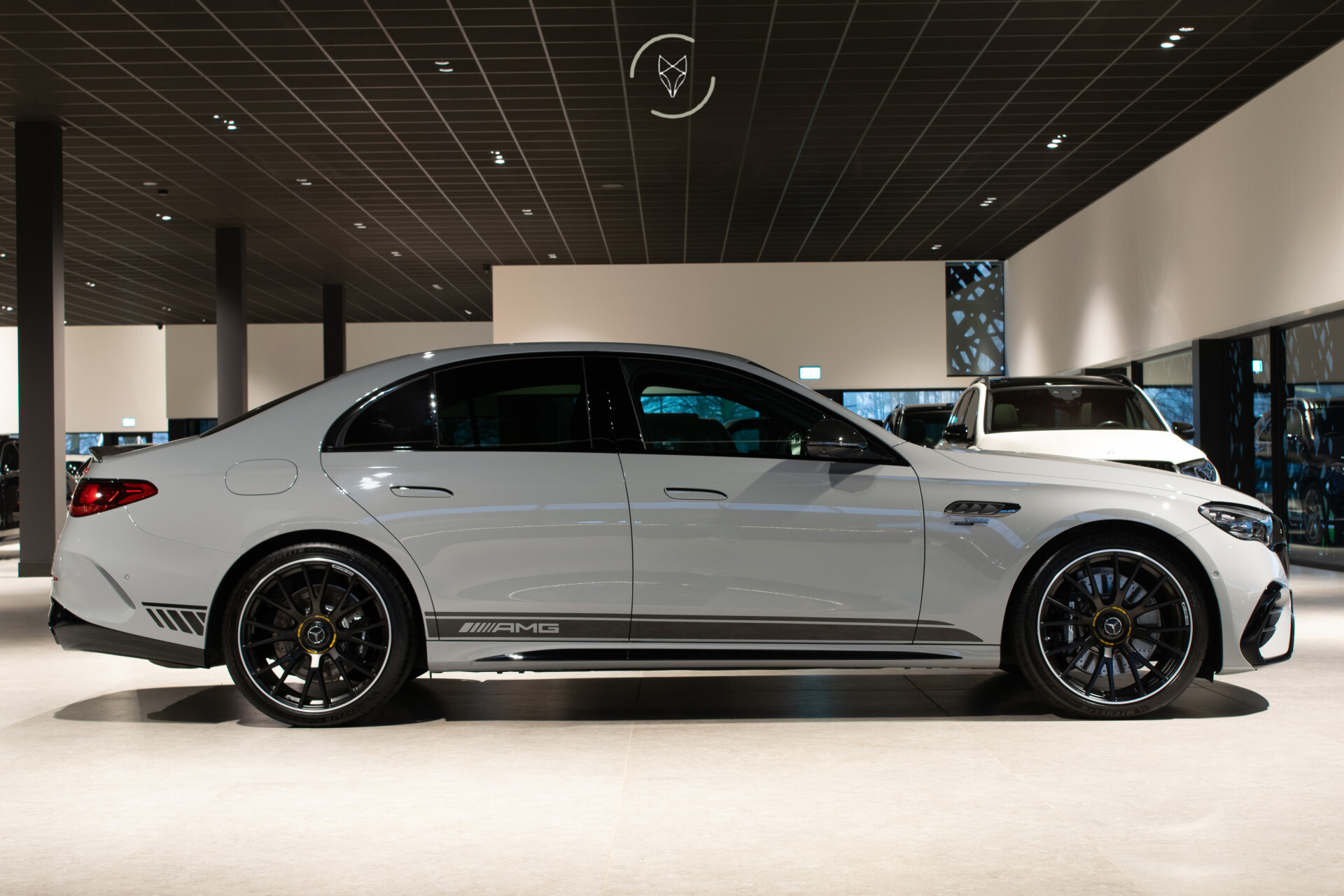 Mercedes-Benz E-Klasse AMG 53 4MATIC+ Edition 1 Alpingrau | Night | Carbon | Real Performance Sound | 360°Camera | Burmester 4D | MBUX Superscreen Foto 3