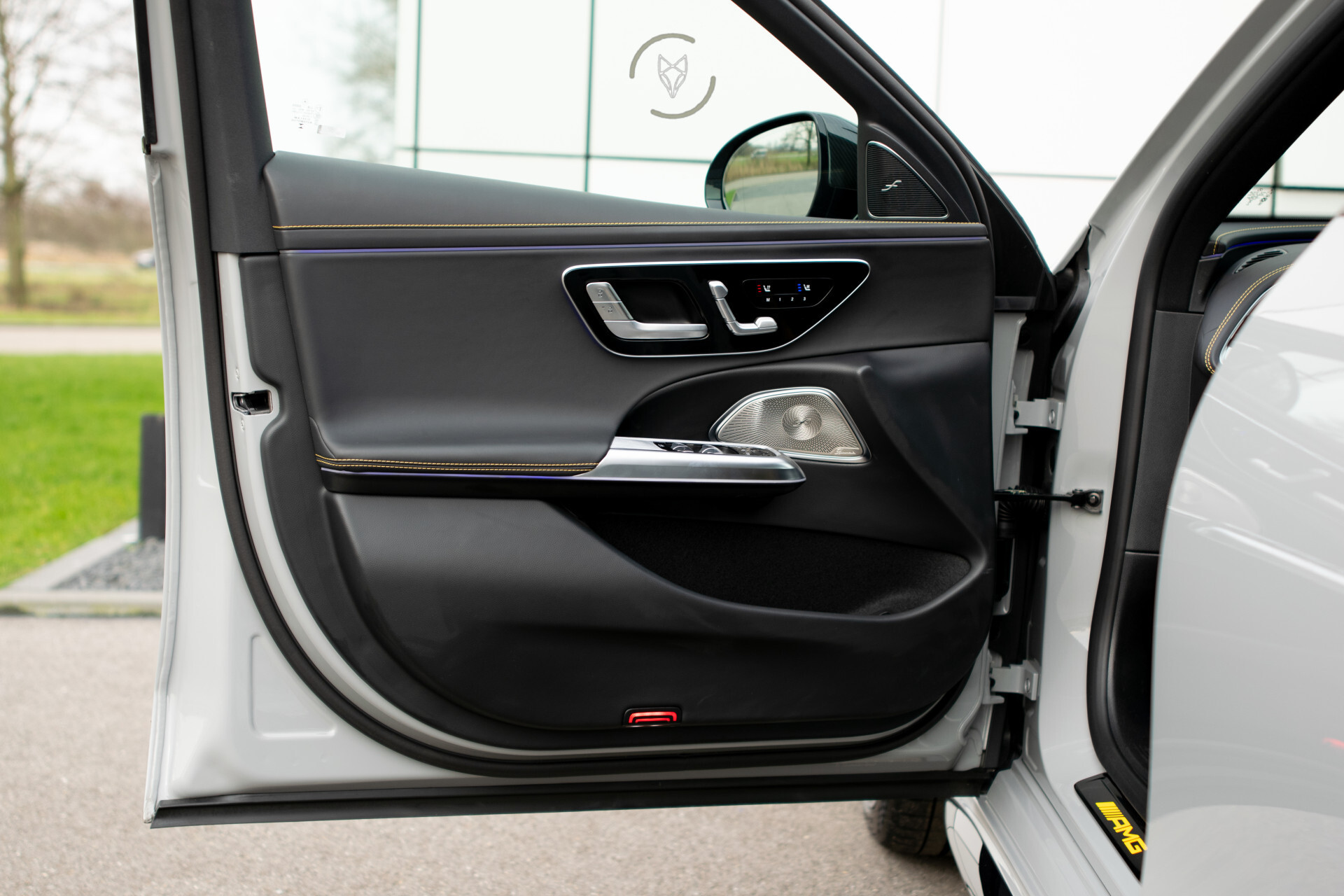 Mercedes-Benz E-Klasse AMG 53 4MATIC+ Edition 1 Alpingrau | Night | Carbon | Real Performance Sound | 360°Camera | Burmester 4D | MBUX Superscreen Foto 6