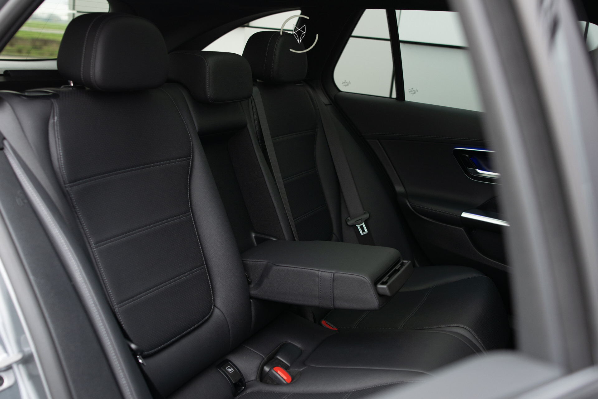 Mercedes-Benz C-Klasse Estate 300 AMG Night Massage | ACC | Keyless | Pano | 360 | Soundsysteem | LED | 19" | New Service Foto 8