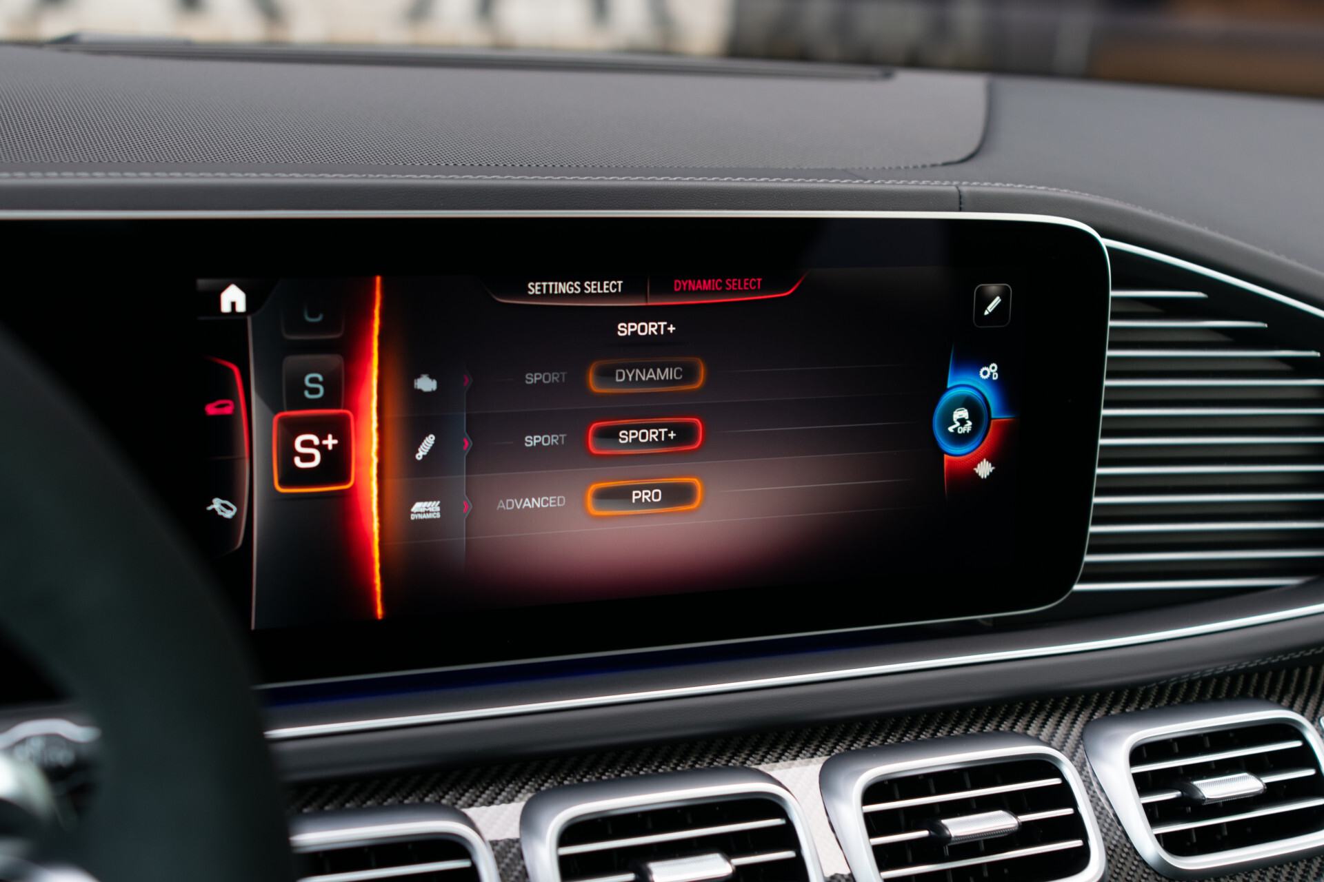 Mercedes-Benz GLE Coupé AMG 53 4MATIC+ Full Carbon | Ruitleder | Massage | Softclose | Manufaktur | Stoelkoeling | ACC | Keyless | Trekhaak Foto 32