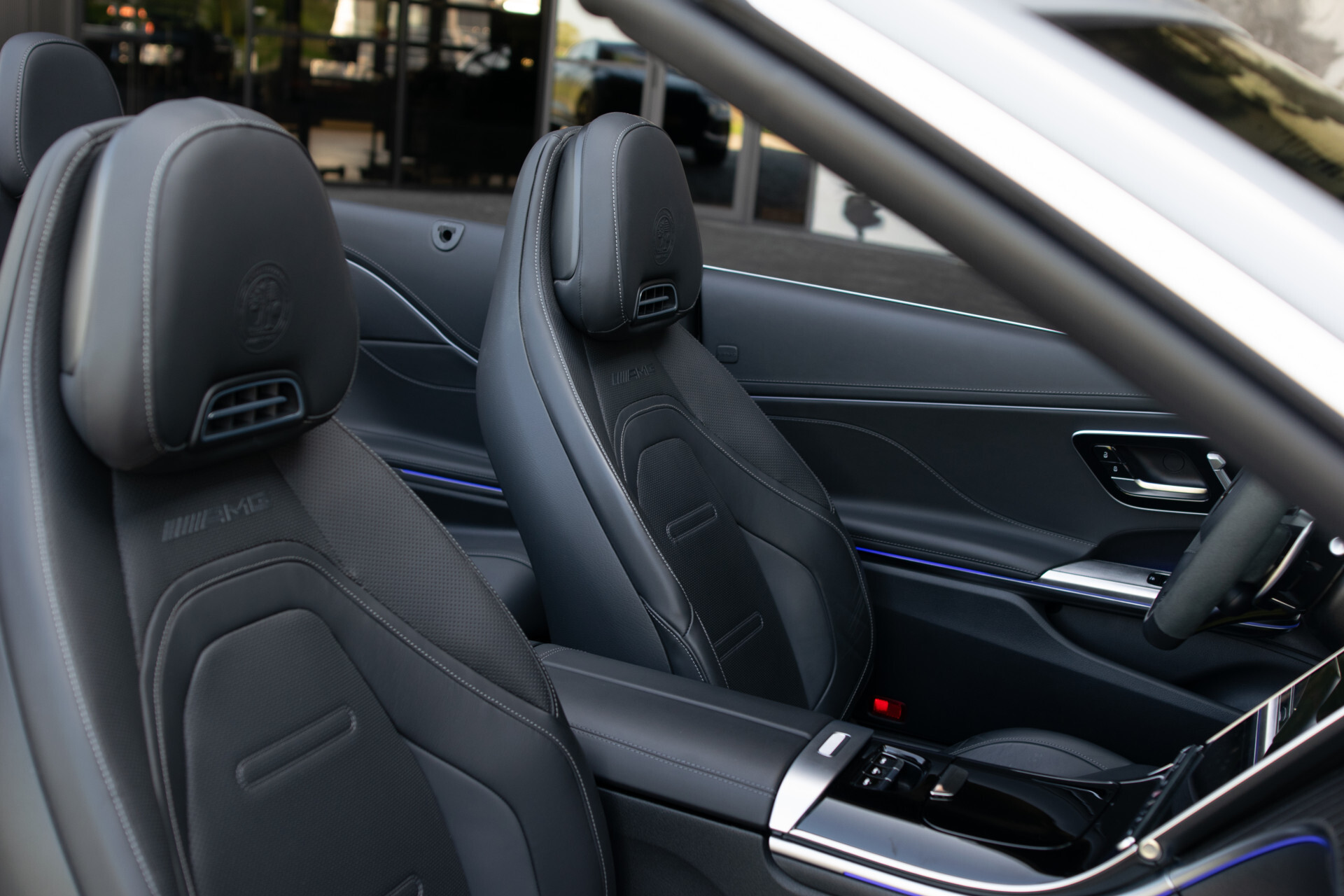 Mercedes-Benz CLE Cabriolet AMG 53 4M Night | Dynamic Plus | Distronic | Keyless | 360° | Manufaktur | Massage | HUD | 20'' | Drivers Pack | Burmester 3D | New Service Foto 9