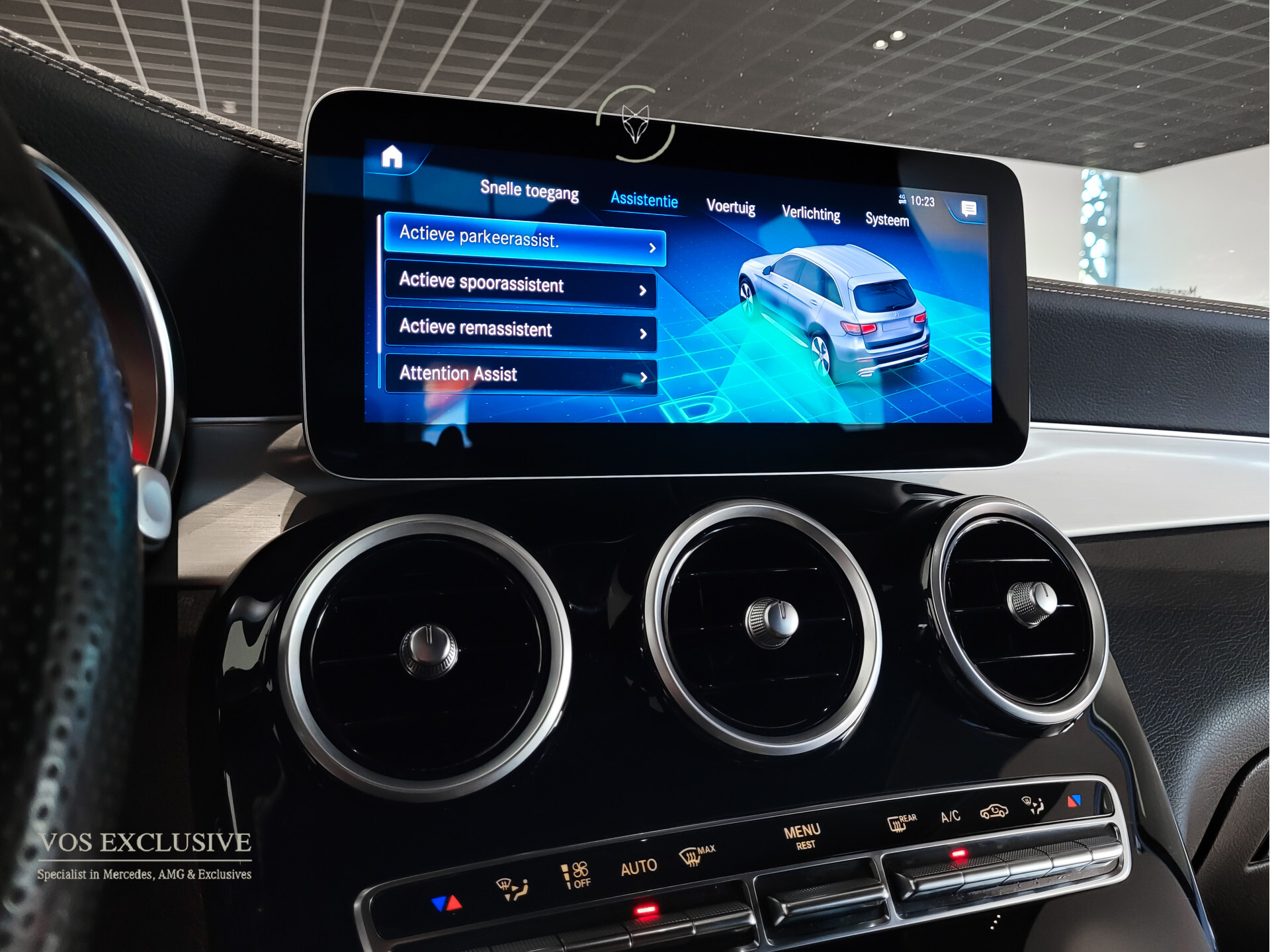 Mercedes-Benz GLC 200 4-M AMG Night | Panorama | 20" | Trekhaak | MBUX | Spoorpakket | Sfeerverlichting | Treeplanken | New Service Foto 13