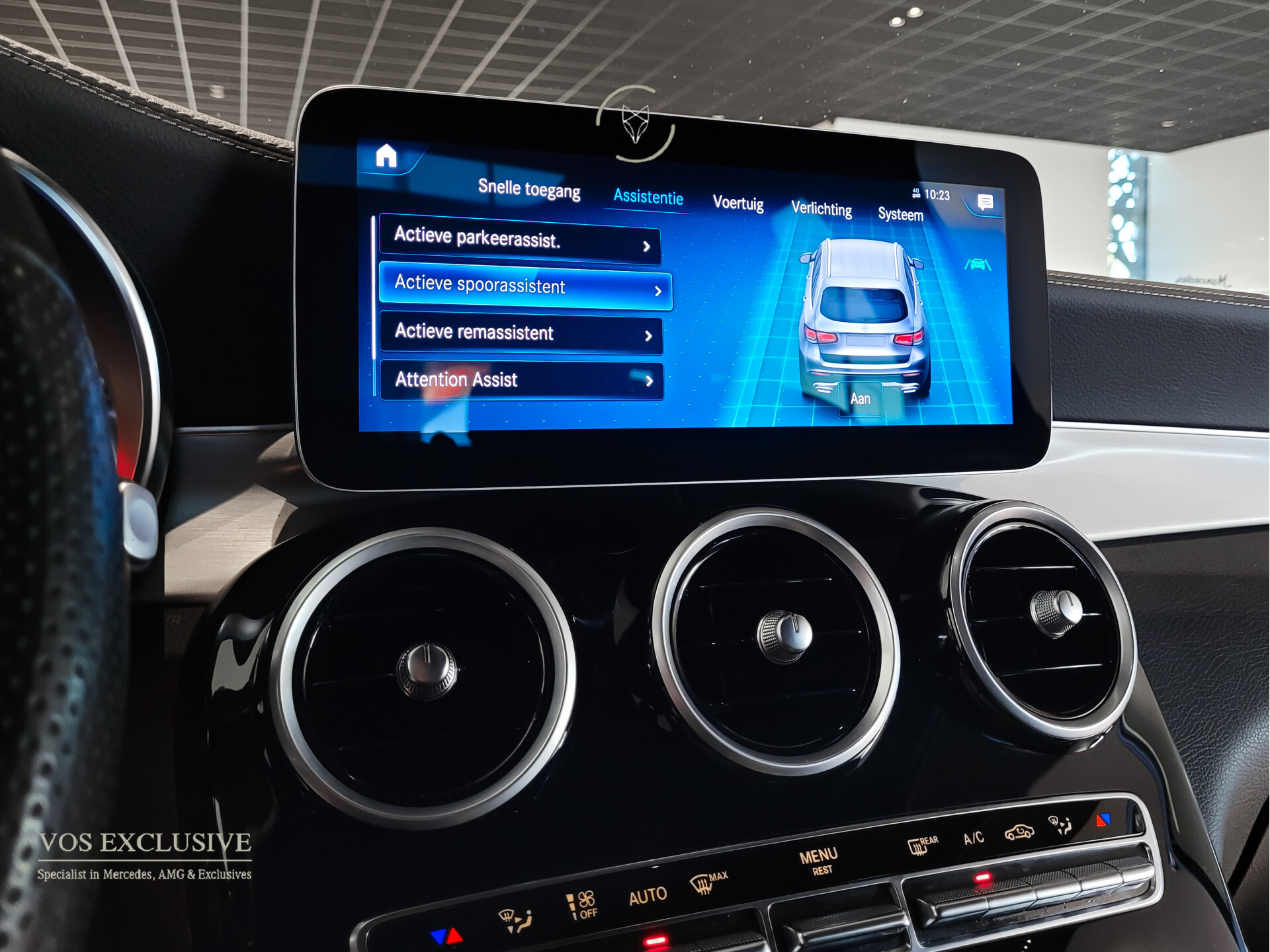 Mercedes-Benz GLC 200 4-M AMG Night | Panorama | 20" | Trekhaak | MBUX | Spoorpakket | Sfeerverlichting | Treeplanken | New Service Foto 14