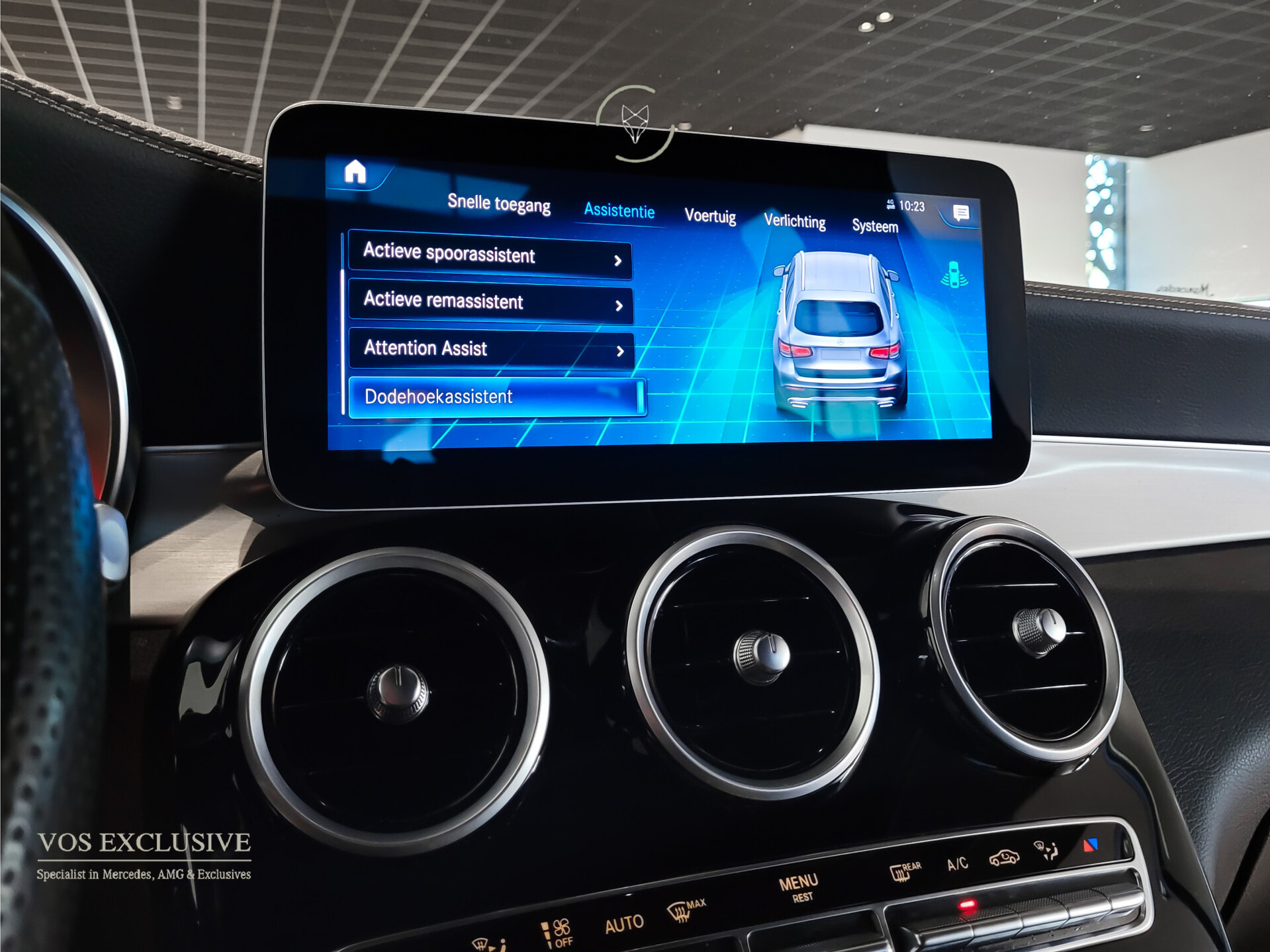 Mercedes-Benz GLC 200 4-M AMG Night | Panorama | 20" | Trekhaak | MBUX | Spoorpakket | Sfeerverlichting | Treeplanken | New Service Foto 16