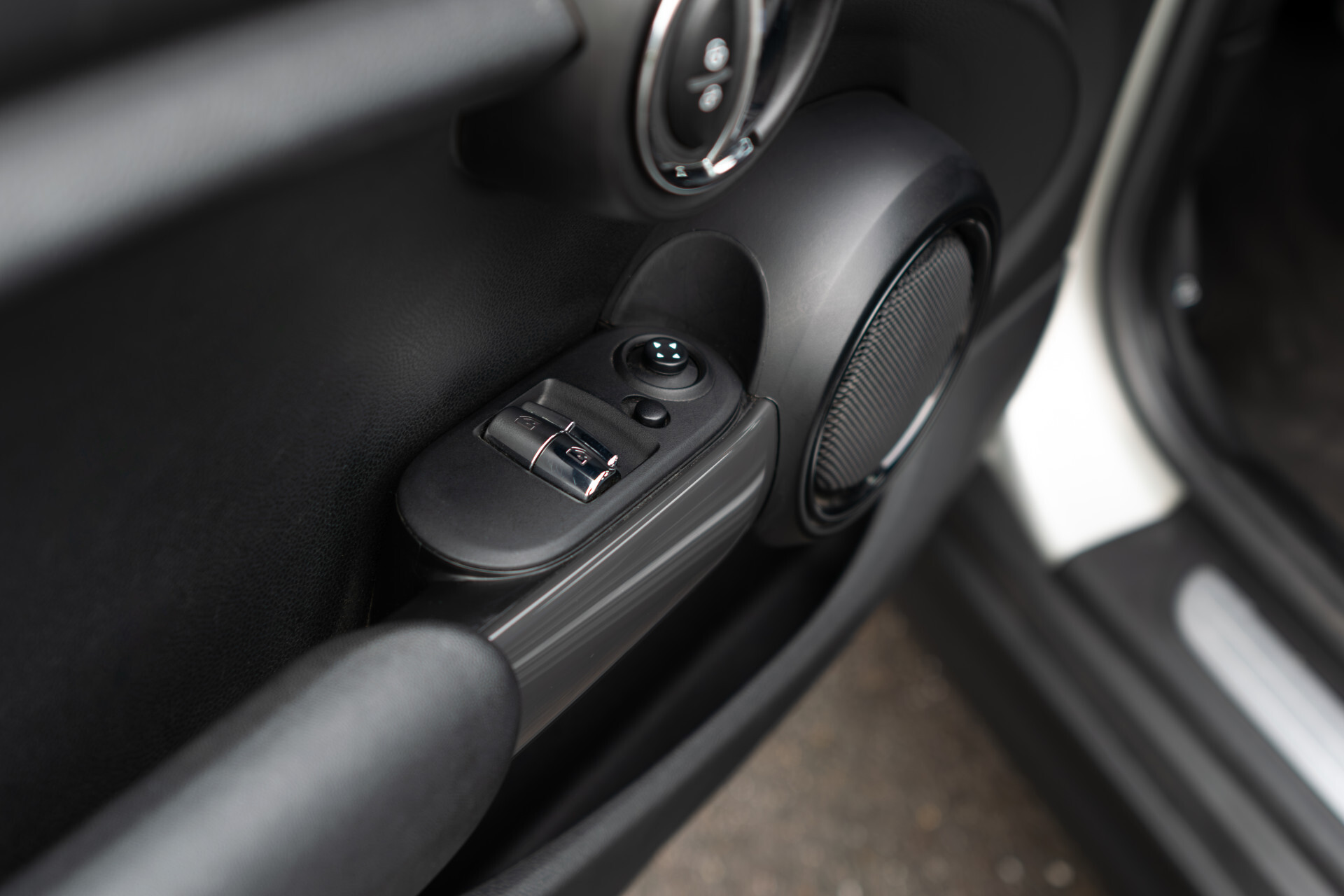 MINI Mini 1.5 Cooper Serious Business Automaat Keyless | 16'' | Gr-Navi | LED | CC | PDC | Volledige historie Foto 10