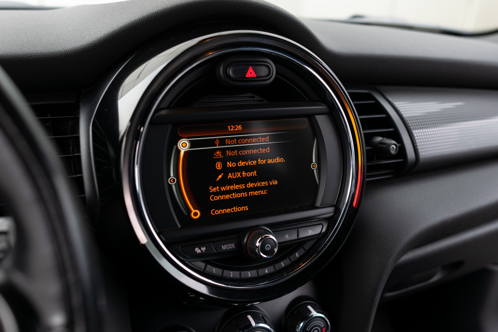 MINI Mini 1.5 Cooper Serious Business Automaat Keyless | 16'' | Gr-Navi | LED | CC | PDC | Volledige historie Foto 13