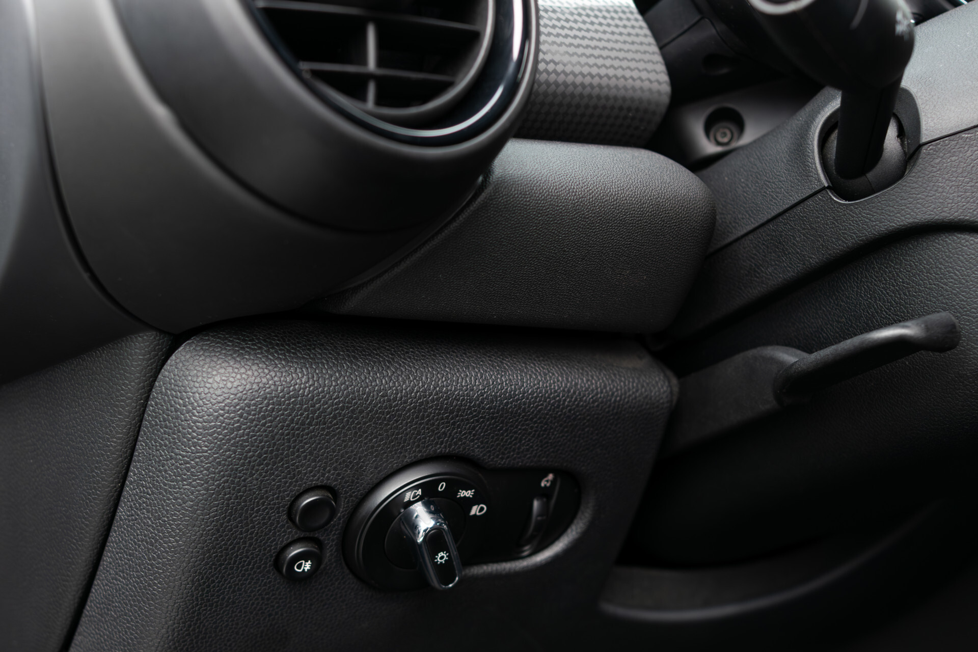 MINI Mini 1.5 Cooper Serious Business Automaat Keyless | 16'' | Gr-Navi | LED | CC | PDC | Volledige historie Foto 14