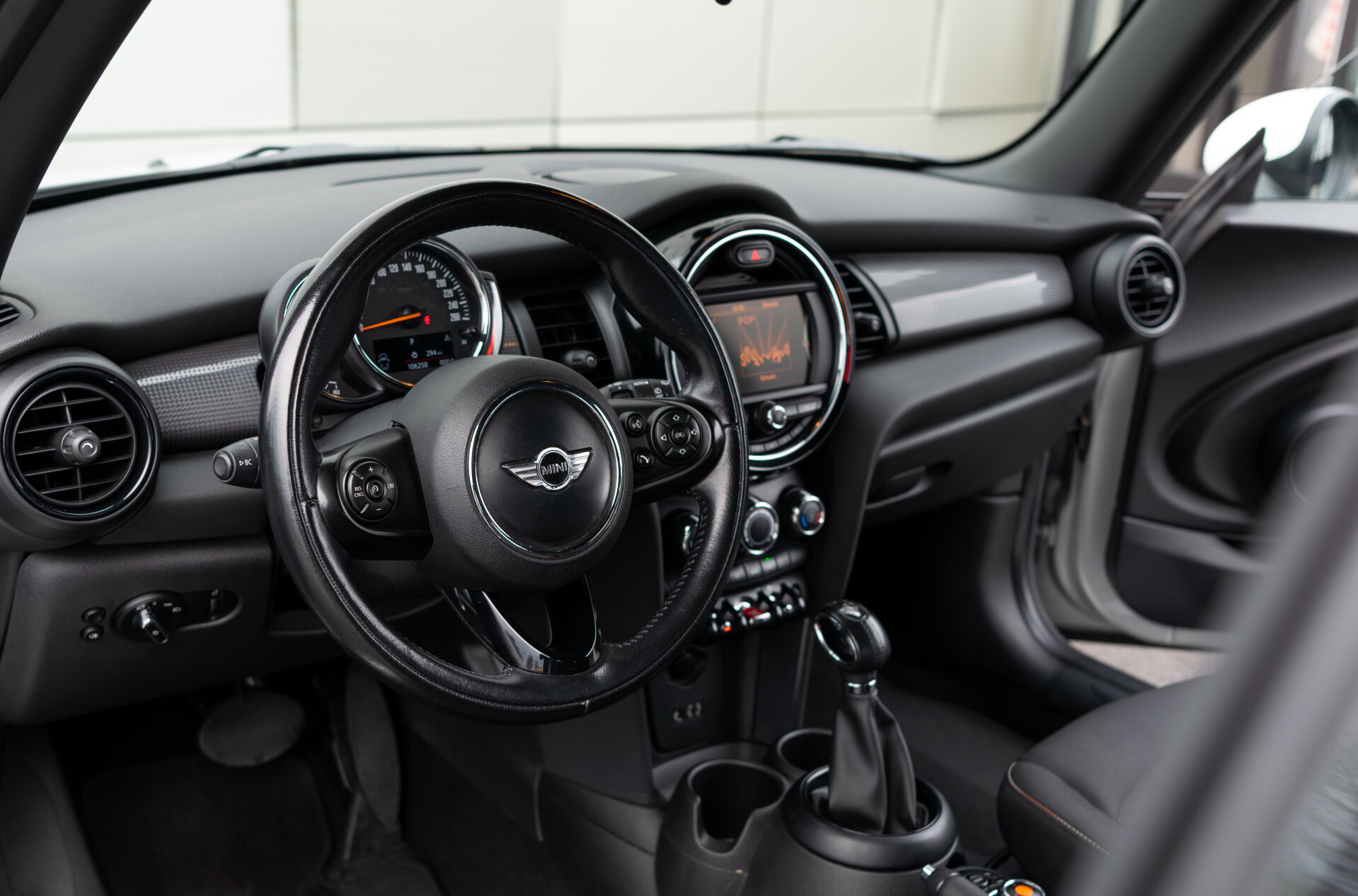 MINI Mini 1.5 Cooper Serious Business Automaat Keyless | 16'' | Gr-Navi | LED | CC | PDC | Volledige historie Foto 16