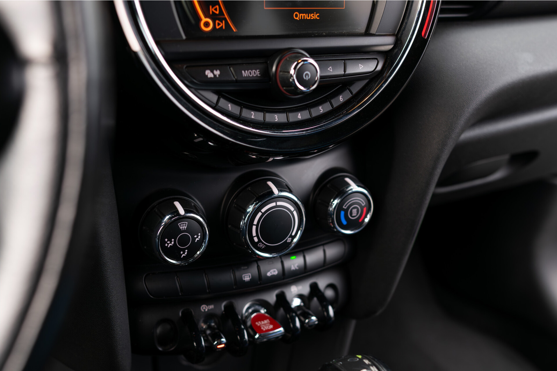 MINI Mini 1.5 Cooper Serious Business Automaat Keyless | 16'' | Gr-Navi | LED | CC | PDC | Volledige historie Foto 22
