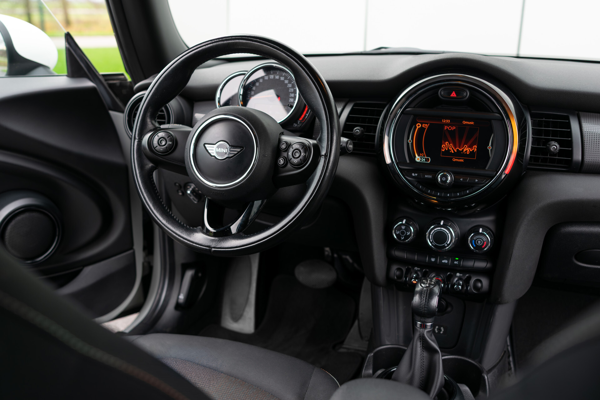 MINI Mini 1.5 Cooper Serious Business Automaat Keyless | 16'' | Gr-Navi | LED | CC | PDC | Volledige historie Foto 23