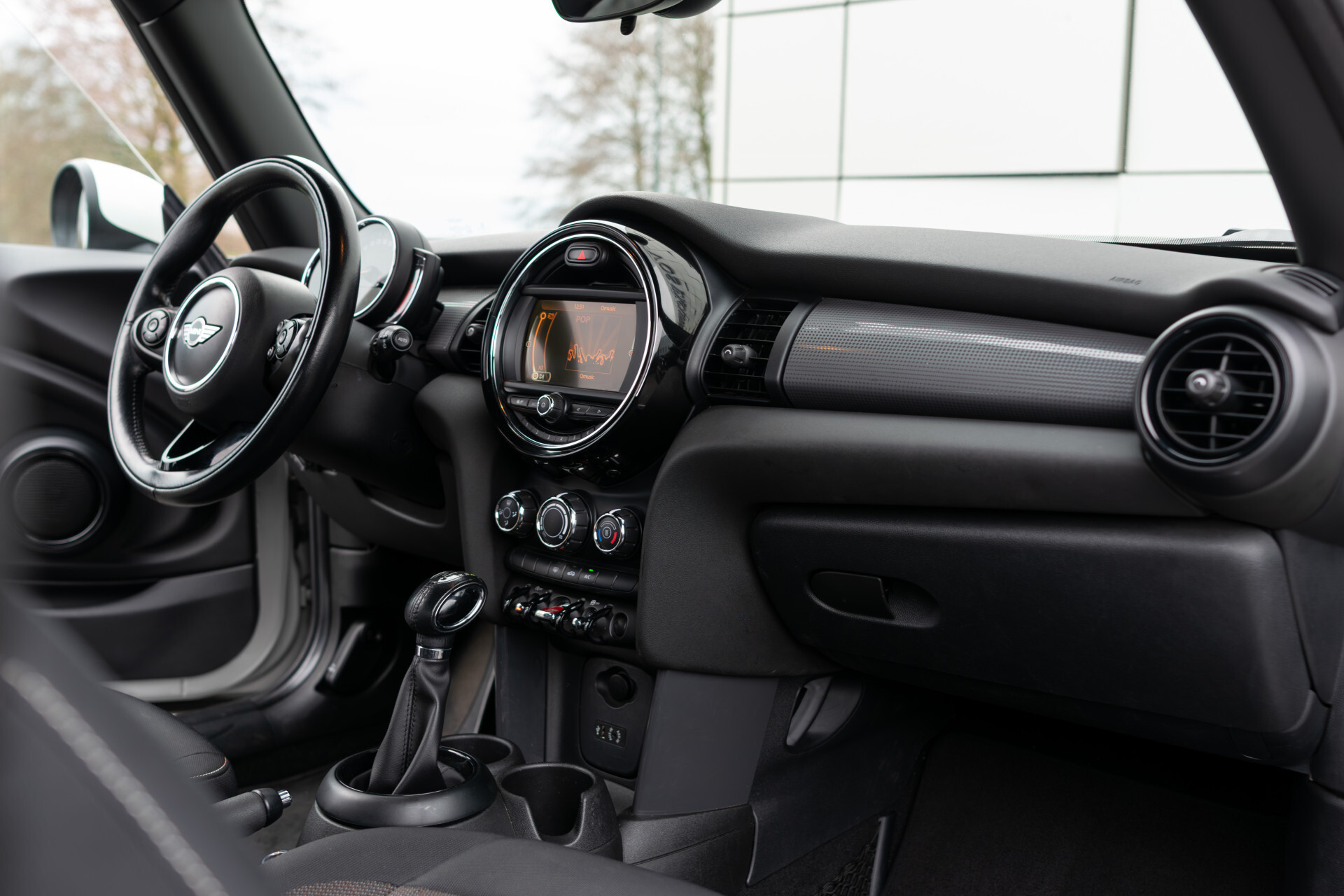 MINI Mini 1.5 Cooper Serious Business Automaat Keyless | 16'' | Gr-Navi | LED | CC | PDC | Volledige historie Foto 27