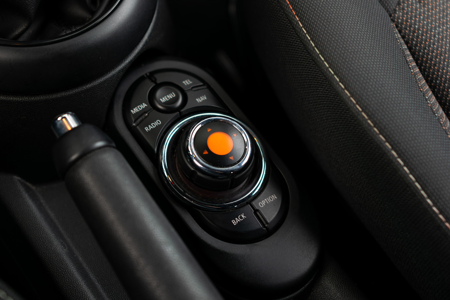 MINI Mini 1.5 Cooper Serious Business Automaat Keyless | 16'' | Gr-Navi | LED | CC | PDC | Volledige historie Foto 29