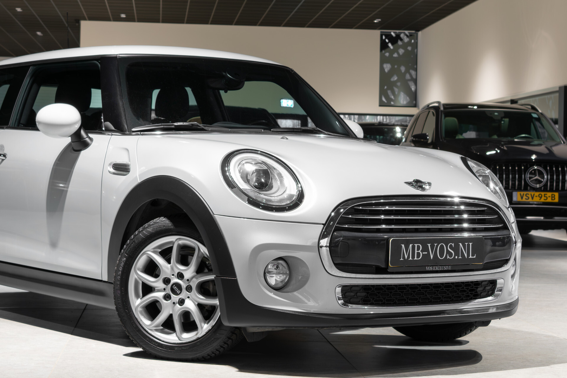 MINI Mini 1.5 Cooper Serious Business Automaat Keyless | 16'' | Gr-Navi | LED | CC | PDC | Volledige historie Foto 31