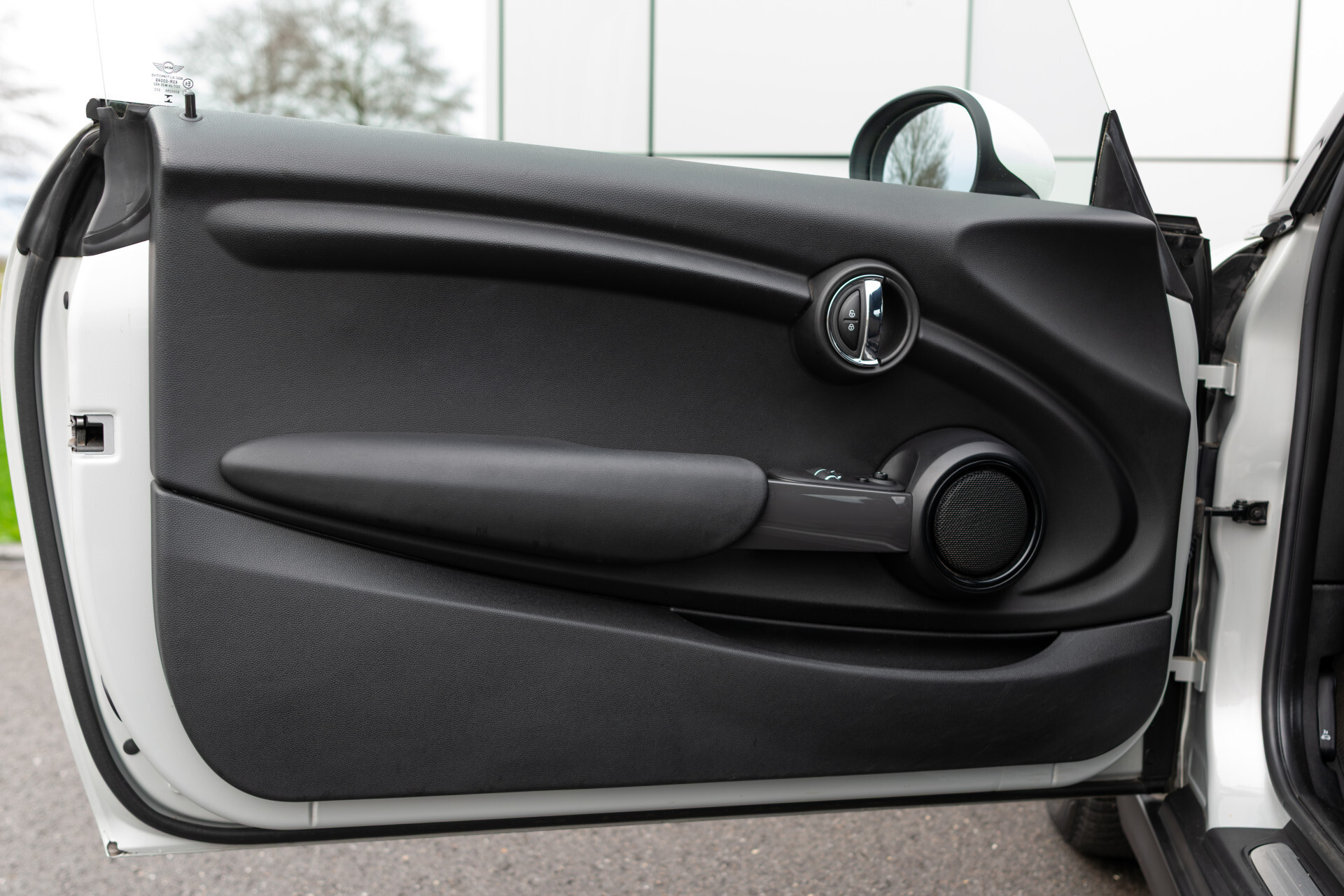 MINI Mini 1.5 Cooper Serious Business Automaat Keyless | 16'' | Gr-Navi | LED | CC | PDC | Volledige historie Foto 8