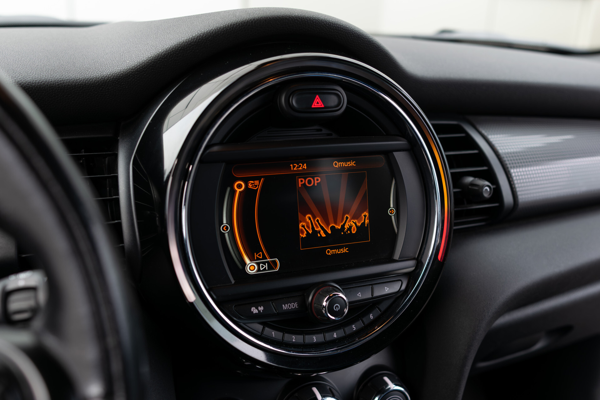 MINI Mini 1.5 Cooper Serious Business Automaat Keyless | 16'' | Gr-Navi | LED | CC | PDC | Volledige historie Foto 9
