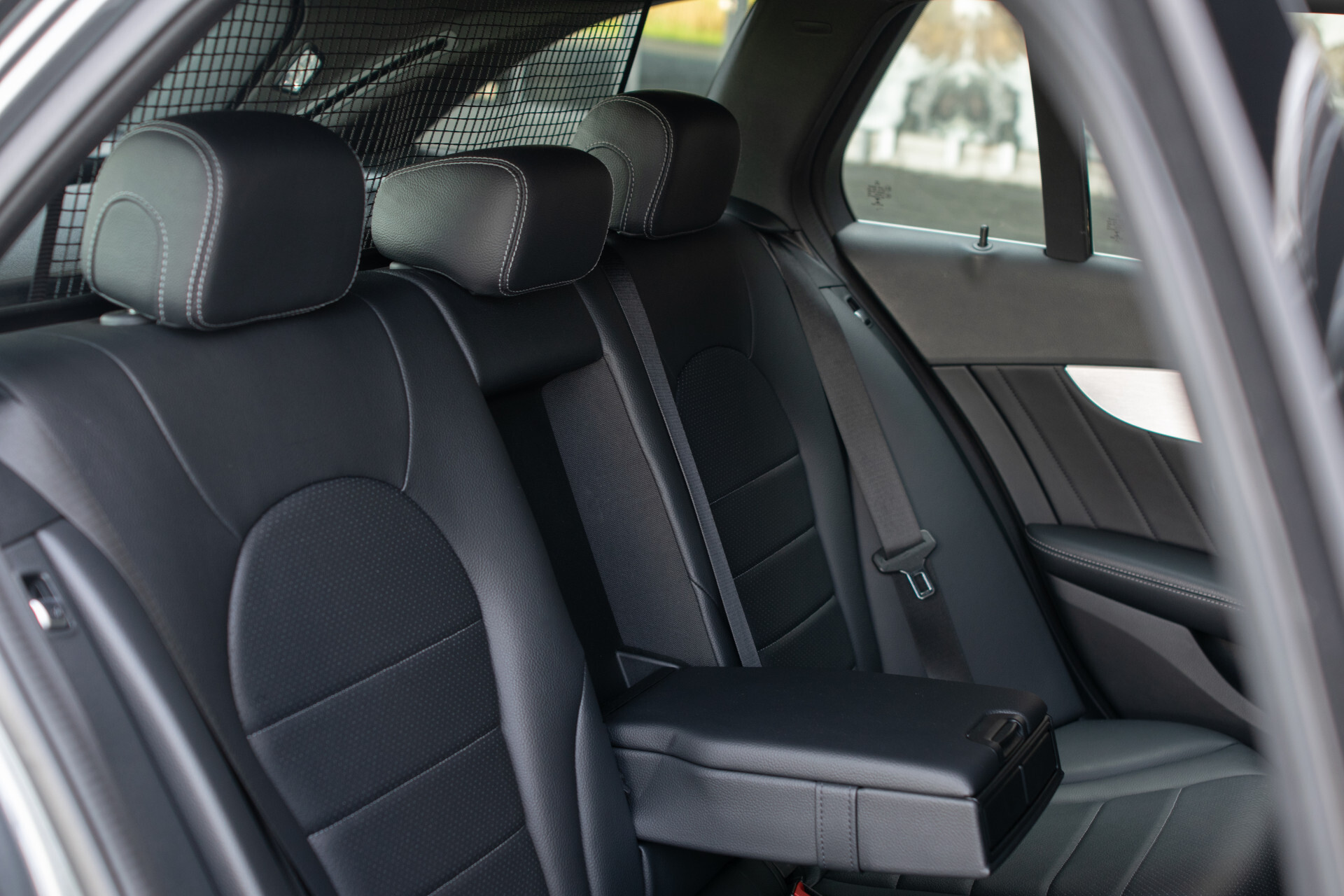 Mercedes-Benz C-Klasse Estate 180 AMG Sport Edition Leder | Sfeerverlichting | Aut-kofferklep | LED | 19" | New Service/APK Foto 10