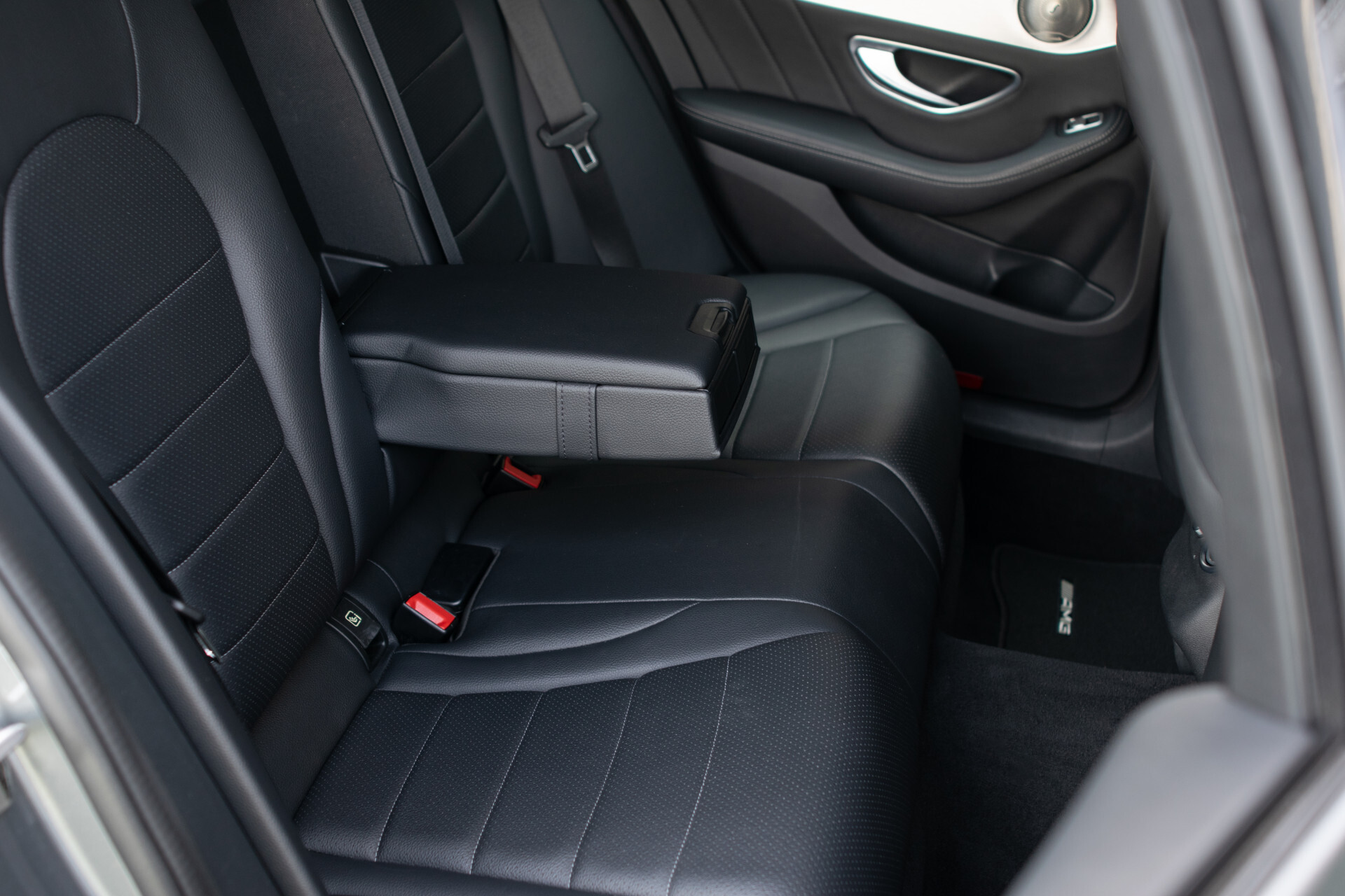 Mercedes-Benz C-Klasse Estate 180 AMG Sport Edition Leder | Sfeerverlichting | Aut-kofferklep | LED | 19" | New Service/APK Foto 12