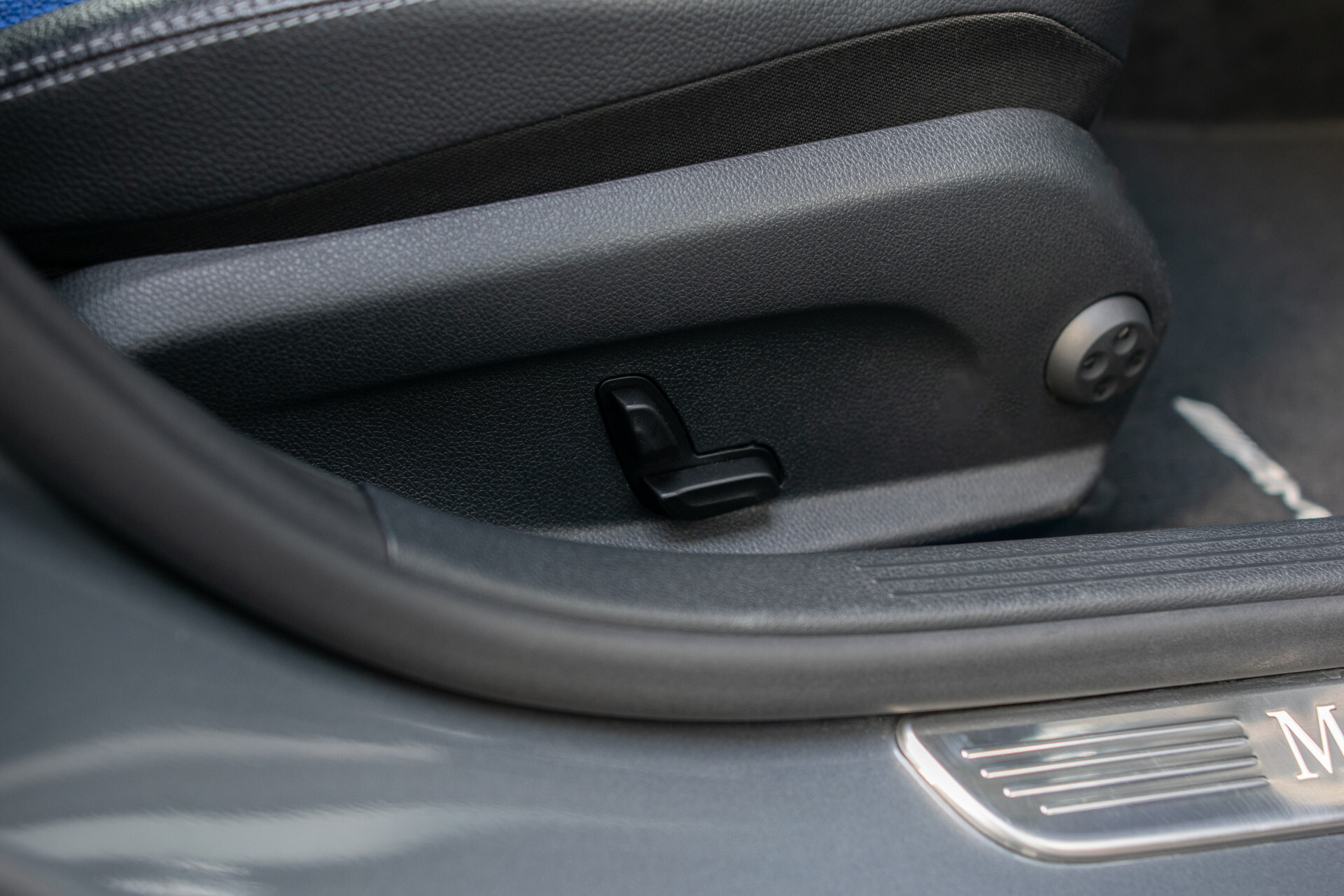 Mercedes-Benz C-Klasse Estate 180 AMG Sport Edition Leder | Sfeerverlichting | Aut-kofferklep | LED | 19" | New Service/APK Foto 13