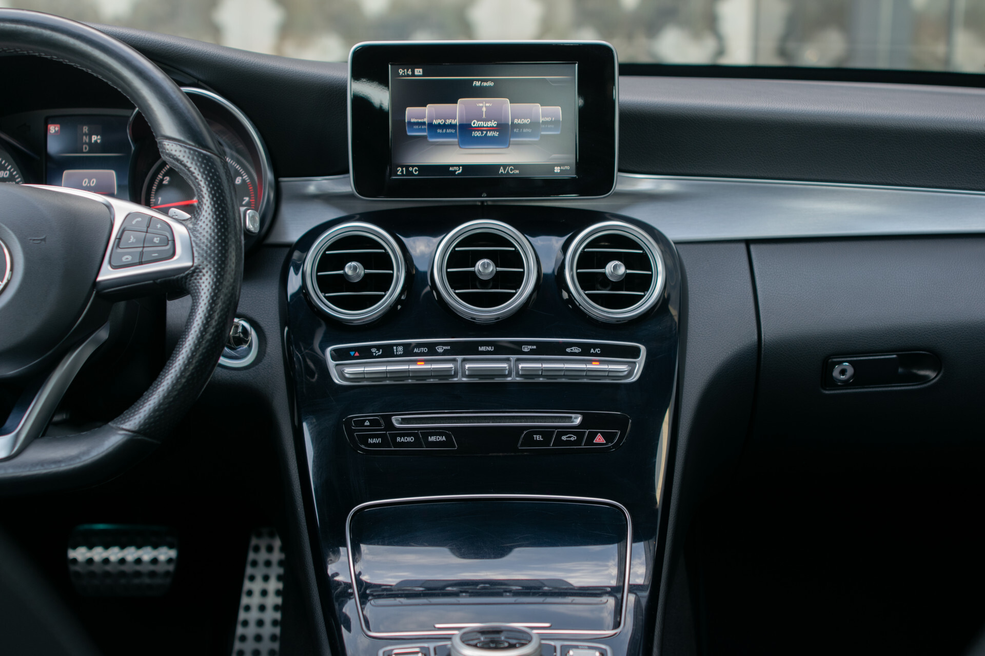 Mercedes-Benz C-Klasse Estate 180 AMG Sport Edition Leder | Sfeerverlichting | Aut-kofferklep | LED | 19" | New Service/APK Foto 20