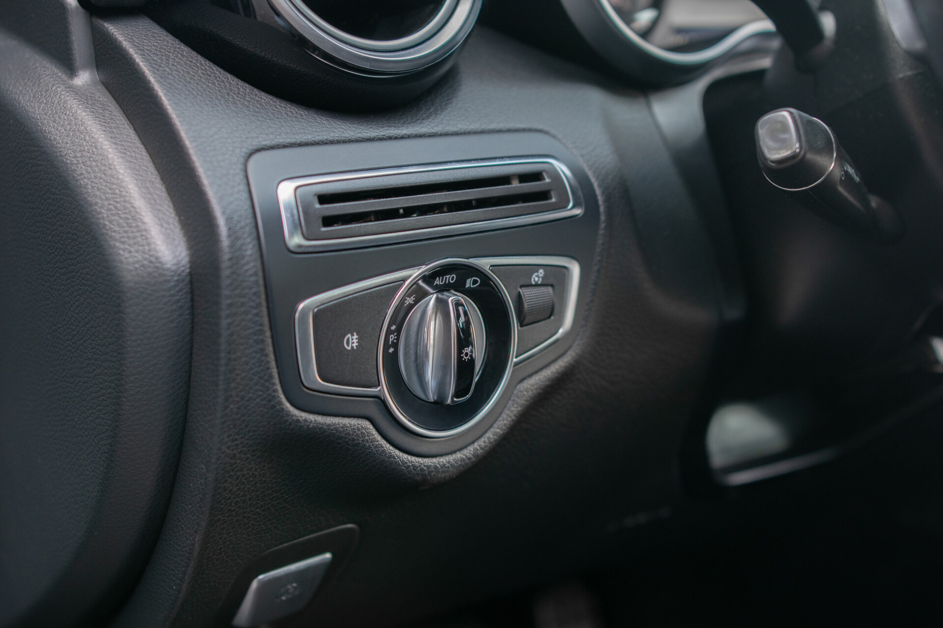 Mercedes-Benz C-Klasse Estate 180 AMG Sport Edition Leder | Sfeerverlichting | Aut-kofferklep | LED | 19" | New Service/APK Foto 24