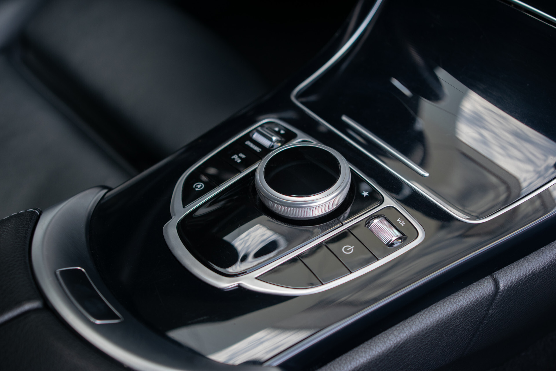 Mercedes-Benz C-Klasse Estate 180 AMG Sport Edition Leder | Sfeerverlichting | Aut-kofferklep | LED | 19" | New Service/APK Foto 25