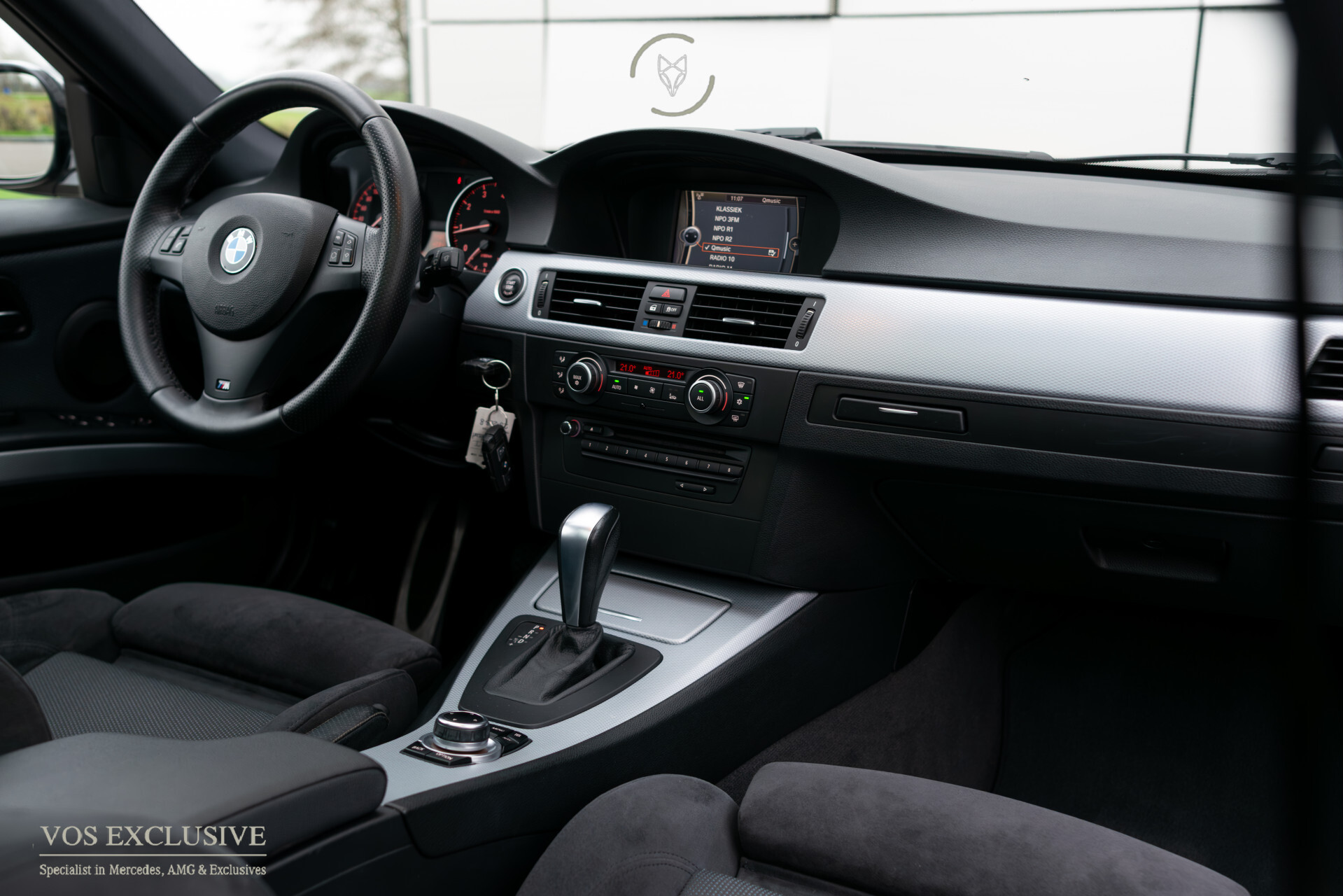 BMW 3 Serie Touring 318i M Sport Edition Pano | Shadowline | Hifi | Trekhaak | Xenon | NL auto | Aut6 Foto 24