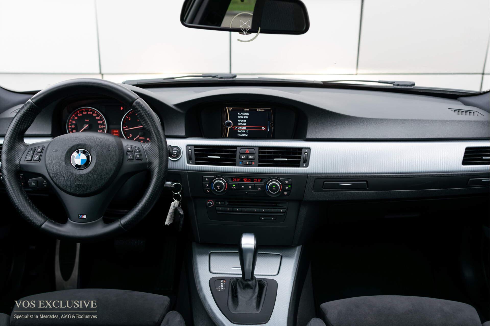 BMW 3 Serie Touring 318i M Sport Edition Pano | Shadowline | Hifi | Trekhaak | Xenon | NL auto | Aut6 Foto 26