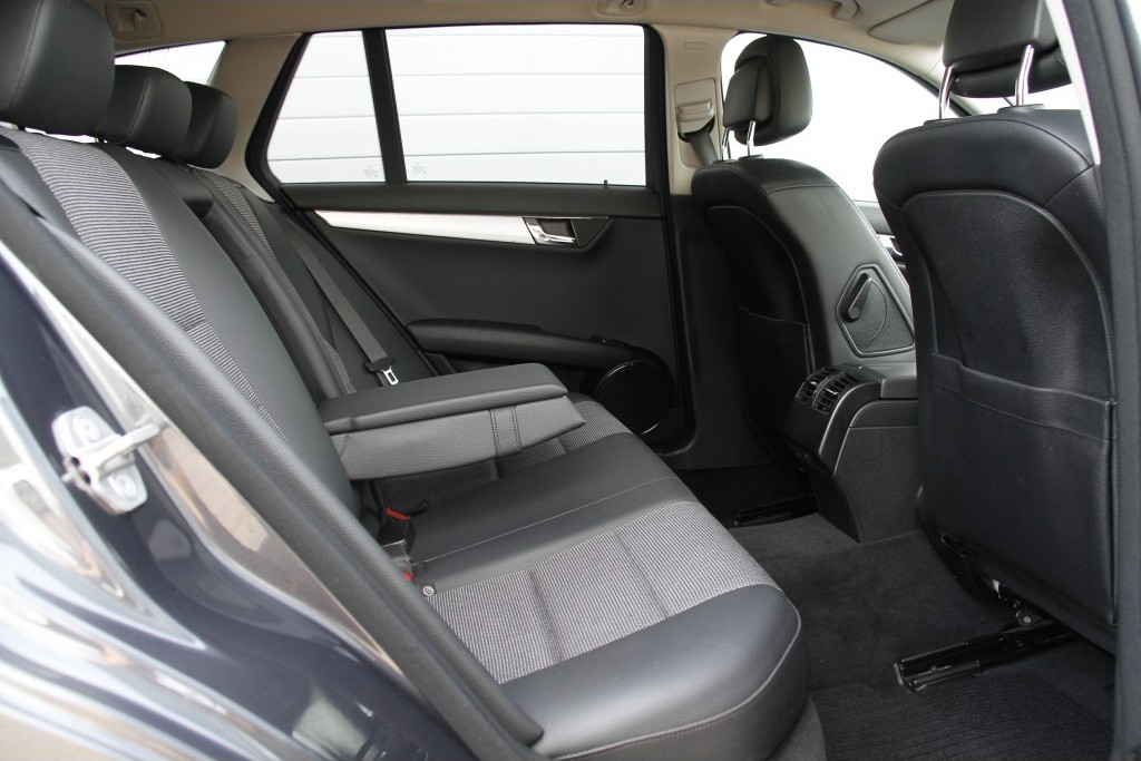 Mercedes-Benz C-Klasse Estate 220 Cdi Estate Avantgarde COM/DVD Aut5 Foto 4