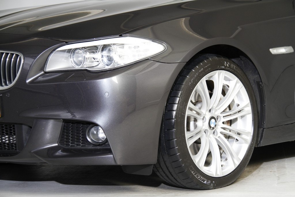 BMW 5 Serie 530D High Executive M Panorama 19" Aut8 Foto 17