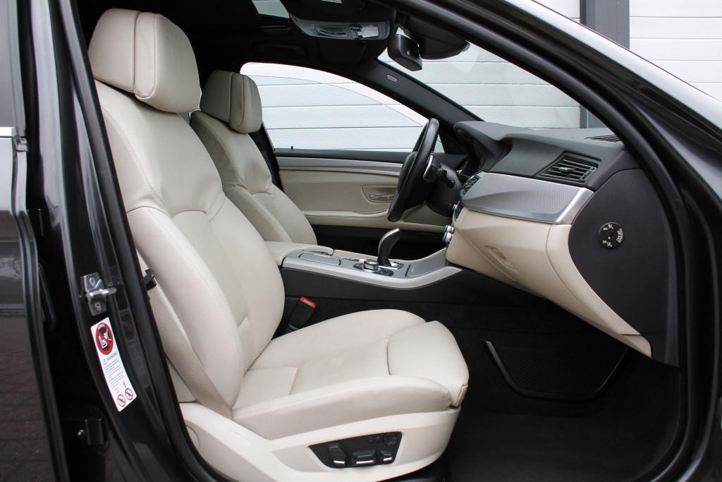 BMW 5 Serie 530D High Executive M Panorama 19" Aut8 Foto 3