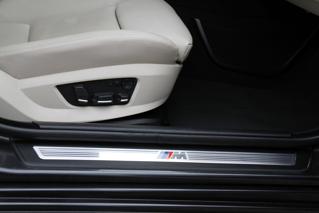 BMW 5 Serie 530D High Executive M Panorama 19" Aut8 Foto 8