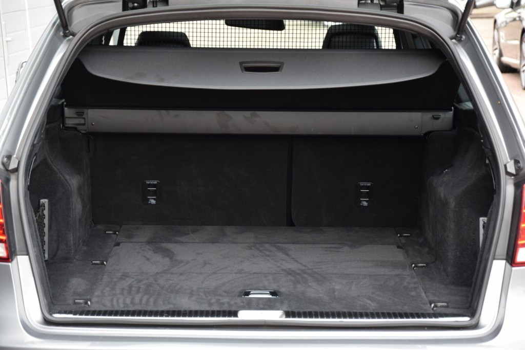 Mercedes-Benz E-Klasse Estate 200 Estate Avantgarde Schuifdak/Navi/ILS Aut7 Foto 16