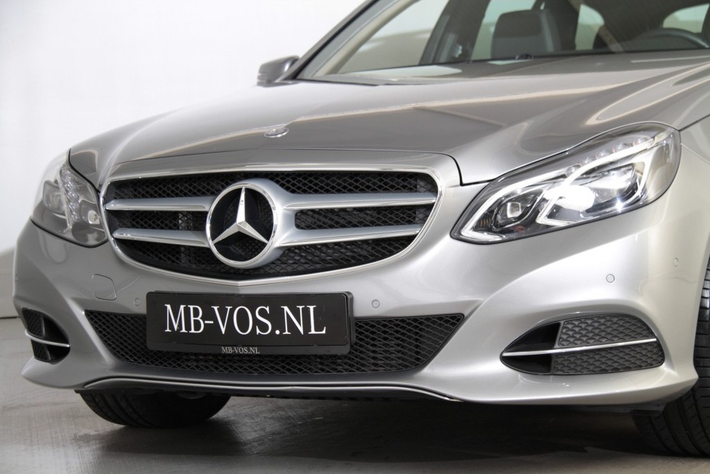 Mercedes-Benz E-Klasse Estate 200 Estate Avantgarde Schuifdak/Navi/ILS Aut7 Foto 19