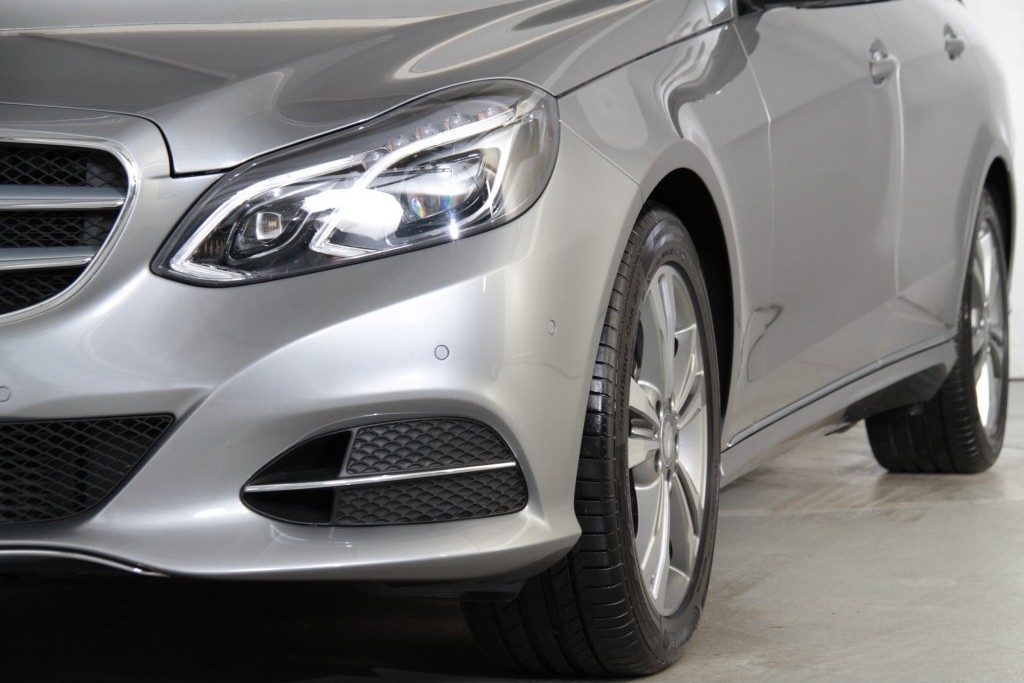 Mercedes-Benz E-Klasse Estate 200 Estate Avantgarde Schuifdak/Navi/ILS Aut7 Foto 20