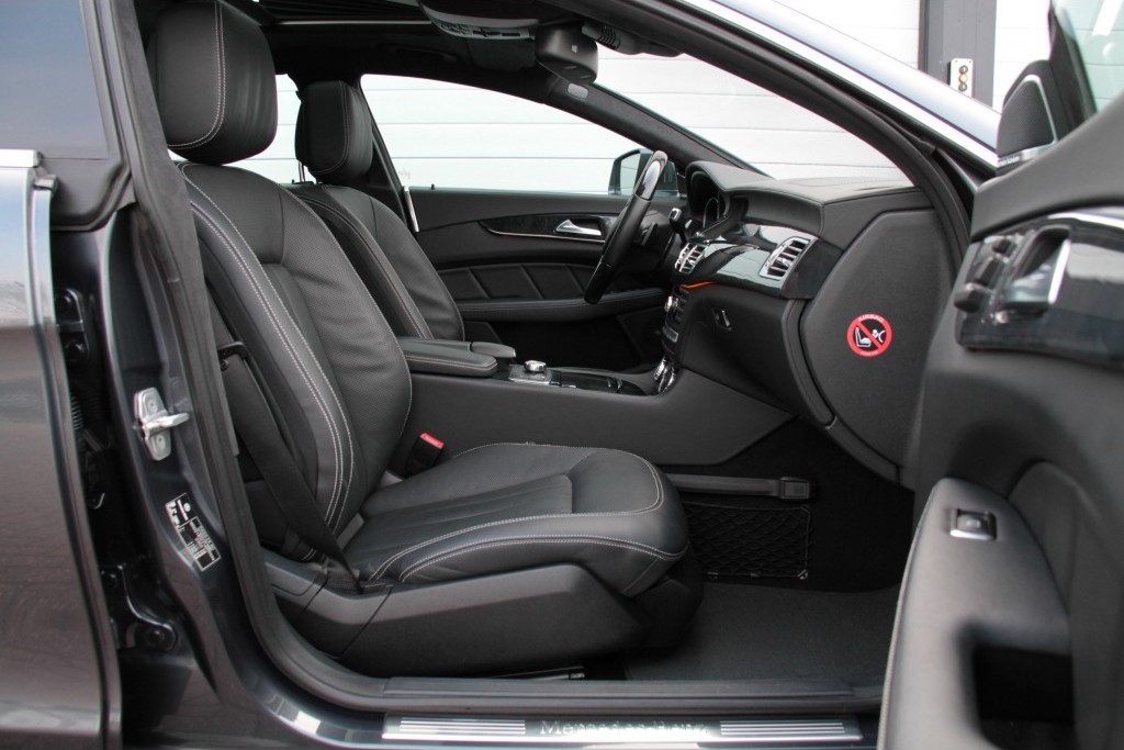 Mercedes-Benz CLS-Klasse 350 Cdi BE AMG Exclusive/Airmatic/Keyless/19" Aut7 Foto 3