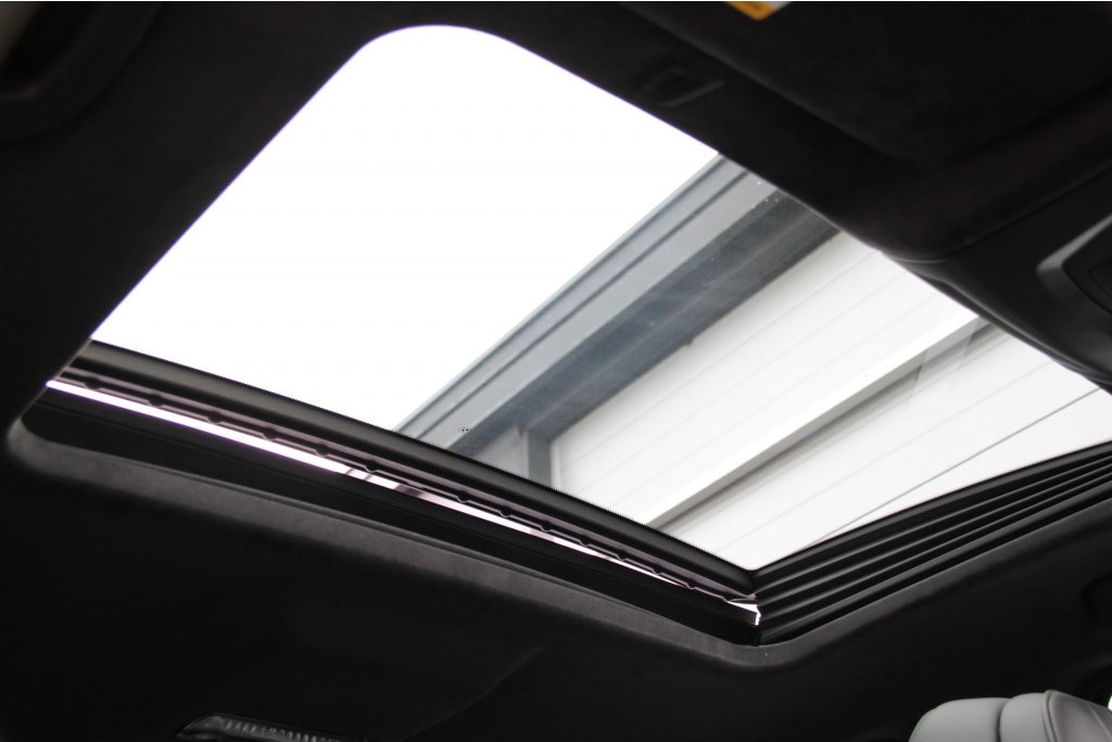 BMW 5 Serie M550d X-Drive HUD/ACC/Merino/Individual Aut8 1ste eigenaar Foto 10