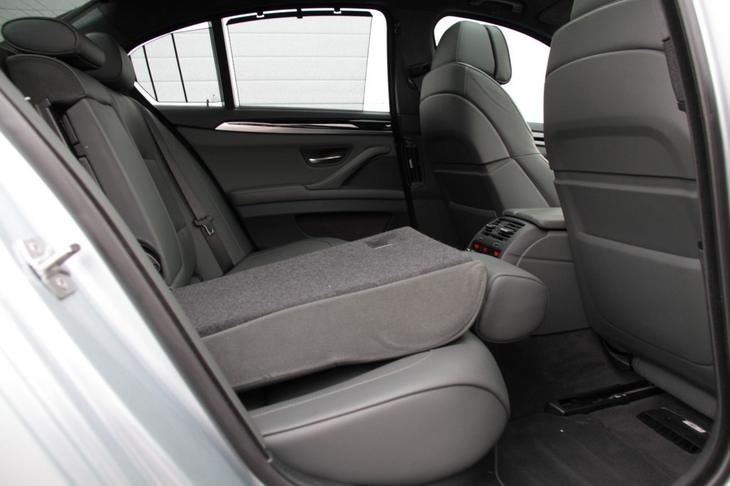 BMW 5 Serie M550d X-Drive HUD/ACC/Merino/Individual Aut8 1ste eigenaar Foto 14