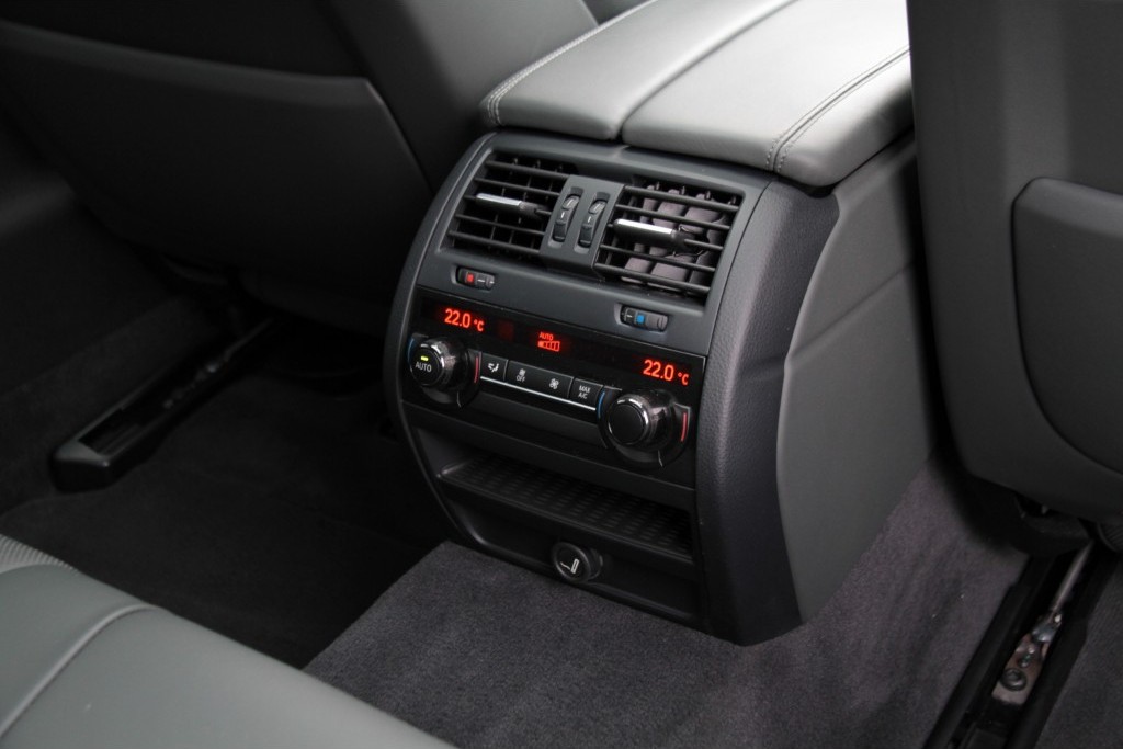 BMW 5 Serie M550d X-Drive HUD/ACC/Merino/Individual Aut8 1ste eigenaar Foto 15