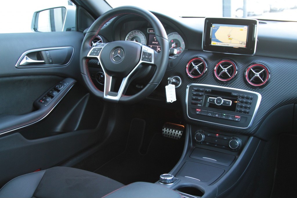 Mercedes-Benz A-Klasse 250 Sport AMG/Leer/Navi/ Xenon/Pts Aut7 Foto 6
