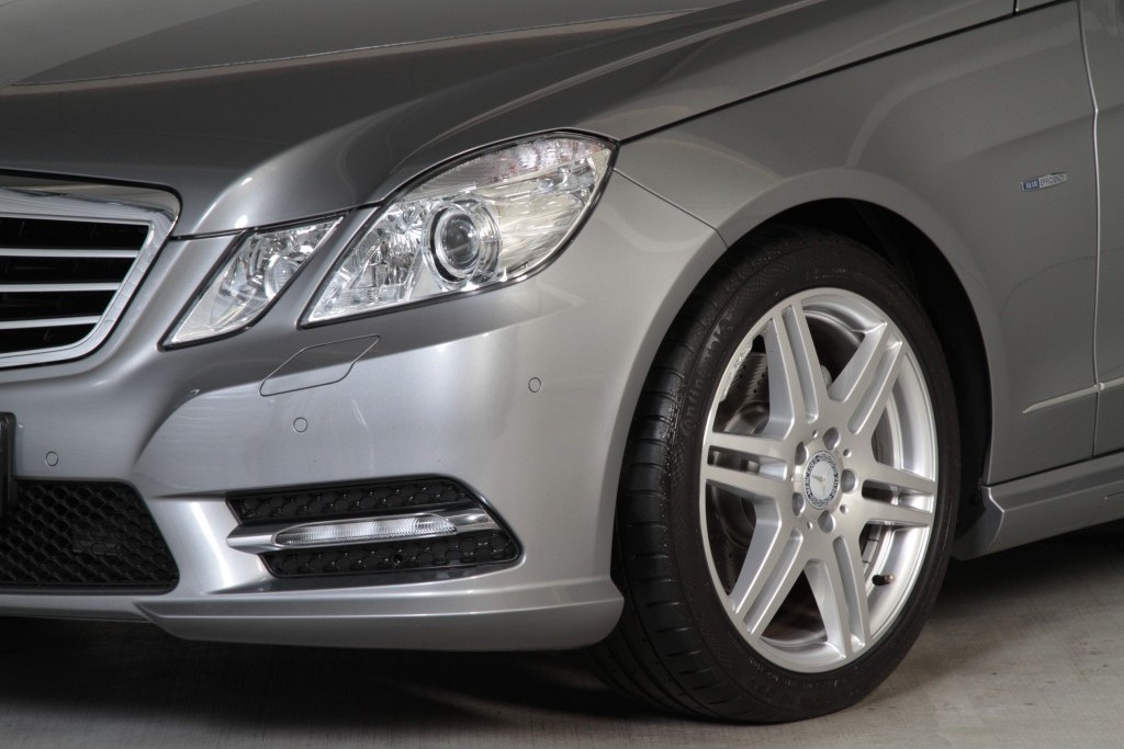 Mercedes-Benz E-Klasse 200 Avantgarde AMG Leer/Com/ILS Aut7 Foto 12