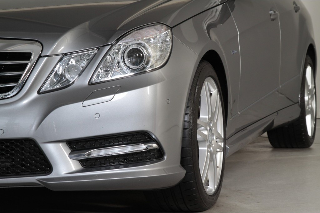 Mercedes-Benz E-Klasse 200 Avantgarde AMG Leer/Com/ILS Aut7 Foto 14