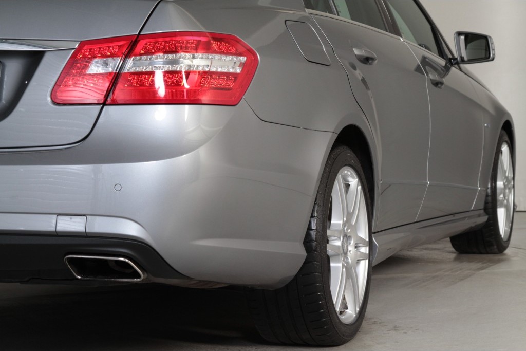 Mercedes-Benz E-Klasse 200 Avantgarde AMG Leer/Com/ILS Aut7 Foto 16