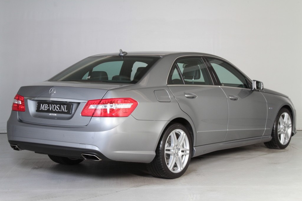 Mercedes-Benz E-Klasse 200 Avantgarde AMG Leer/Com/ILS Aut7 Foto 2
