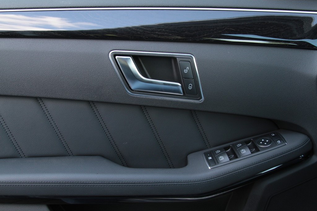 Mercedes-Benz E-Klasse 200 Avantgarde AMG Leer/Com/ILS Aut7 Foto 8