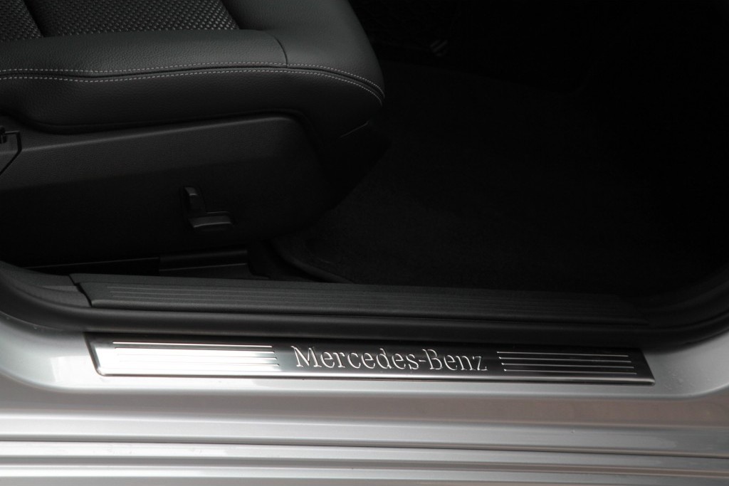 Mercedes-Benz E-Klasse 250 Cdi Avantgarde Keyless-Go/Dak/ILS/Navi Aut7 Foto 12