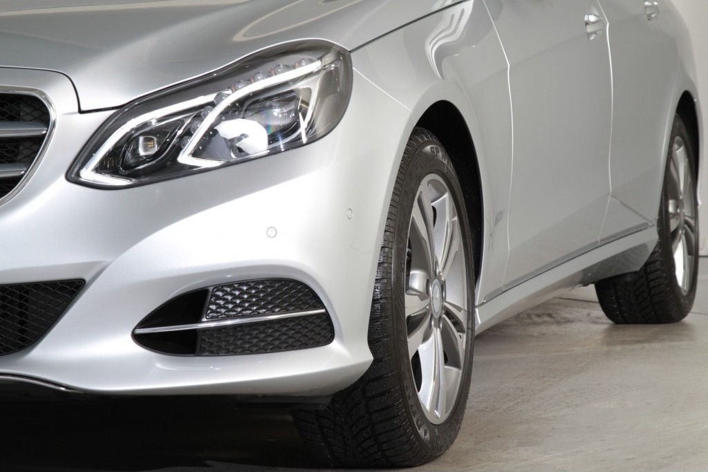 Mercedes-Benz E-Klasse 250 Cdi Avantgarde Keyless-Go/Dak/ILS/Navi Aut7 Foto 17