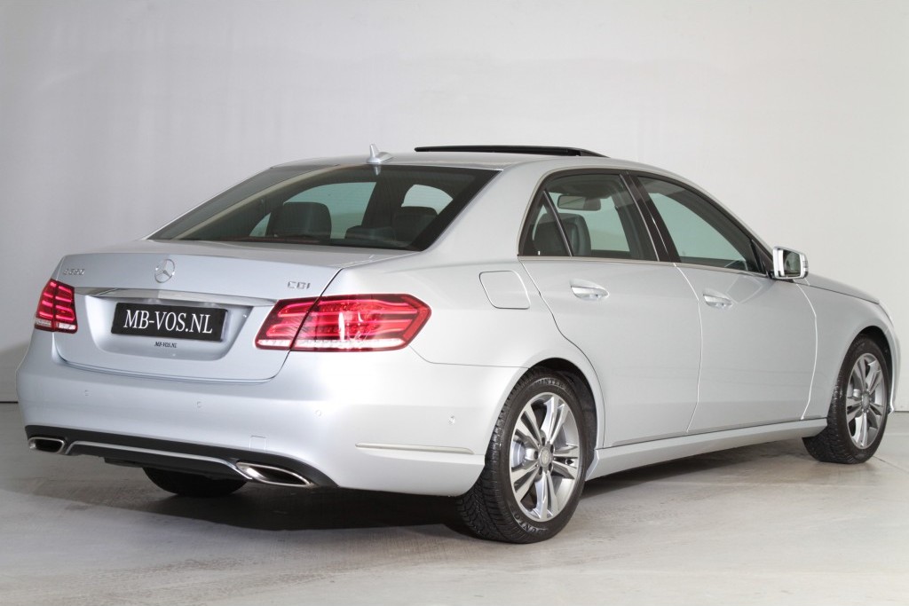 Mercedes-Benz E-Klasse 250 Cdi Avantgarde Keyless-Go/Dak/ILS/Navi Aut7 Foto 2