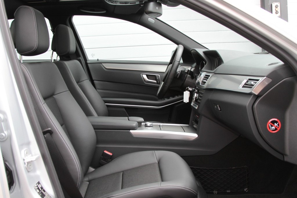 Mercedes-Benz E-Klasse 250 Cdi Avantgarde Keyless-Go/Dak/ILS/Navi Aut7 Foto 3